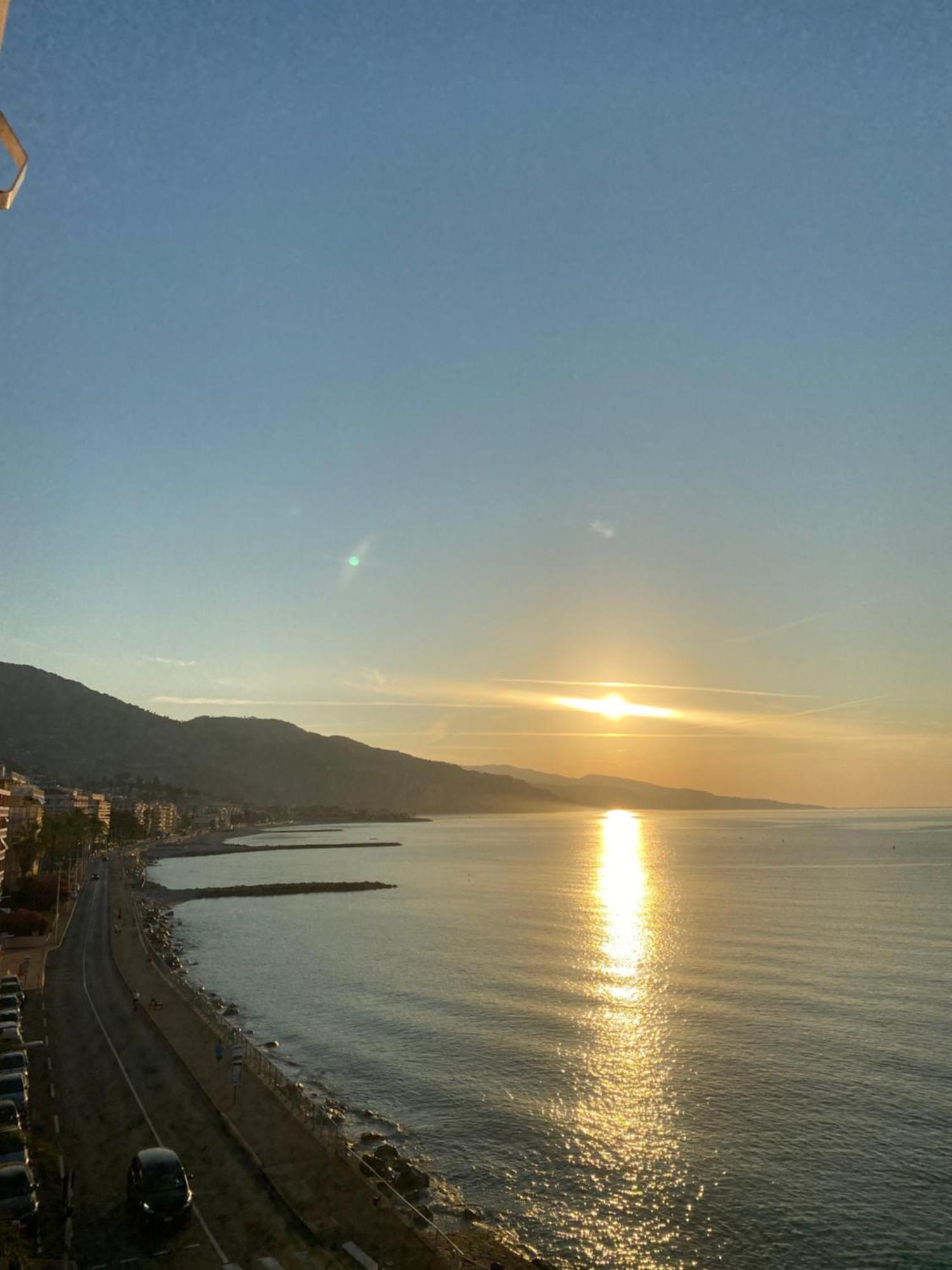Ferienwohnung Sea View Studio, Huge Terrace On The 4Th Floor Menton Exterior foto